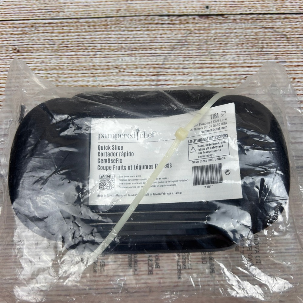 Pampered Chef Quick Slice 1181 Black Manual Fruit and Vegetable Slicer New